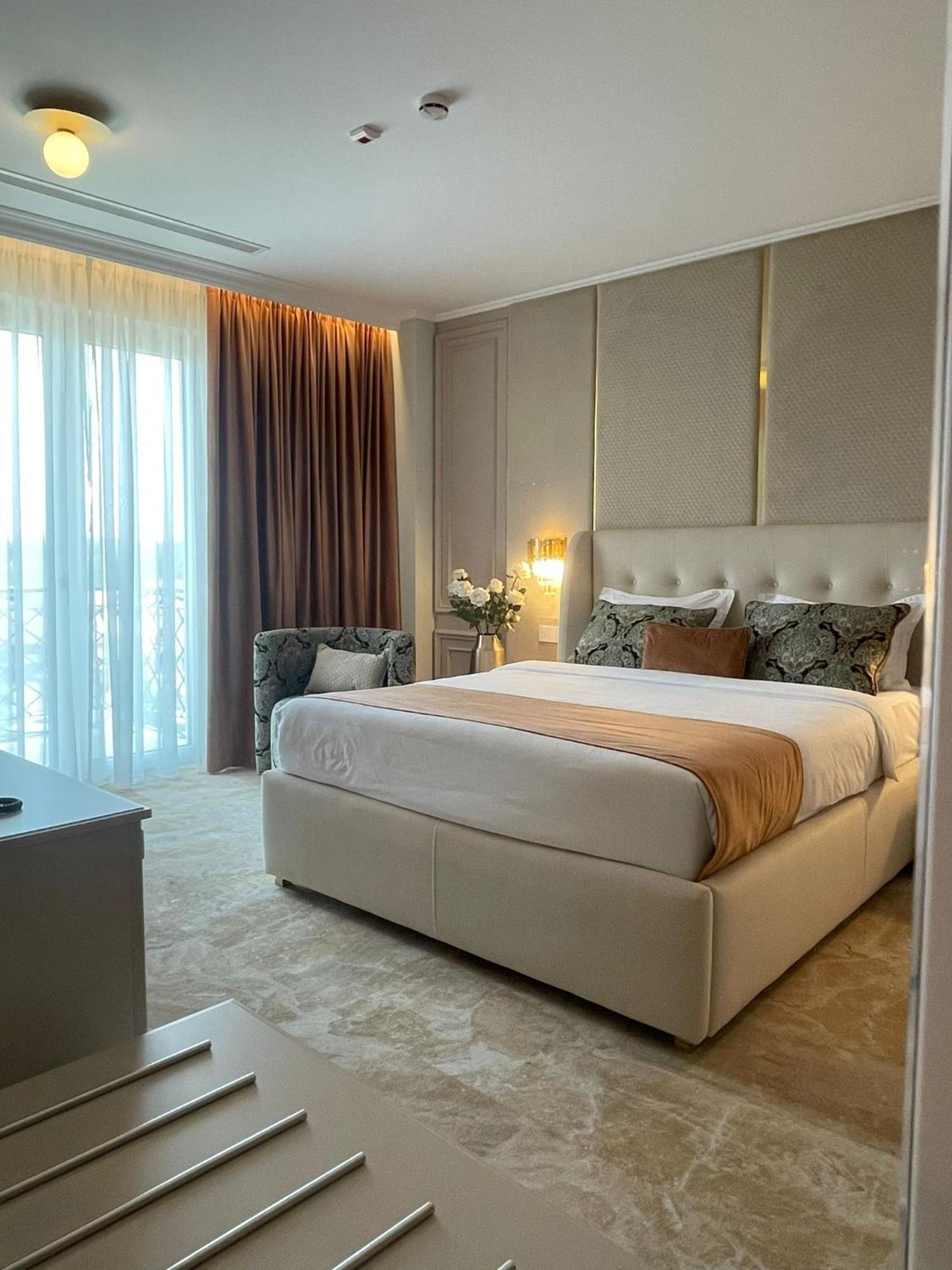 Boutique Hotel Bals エクステリア 写真