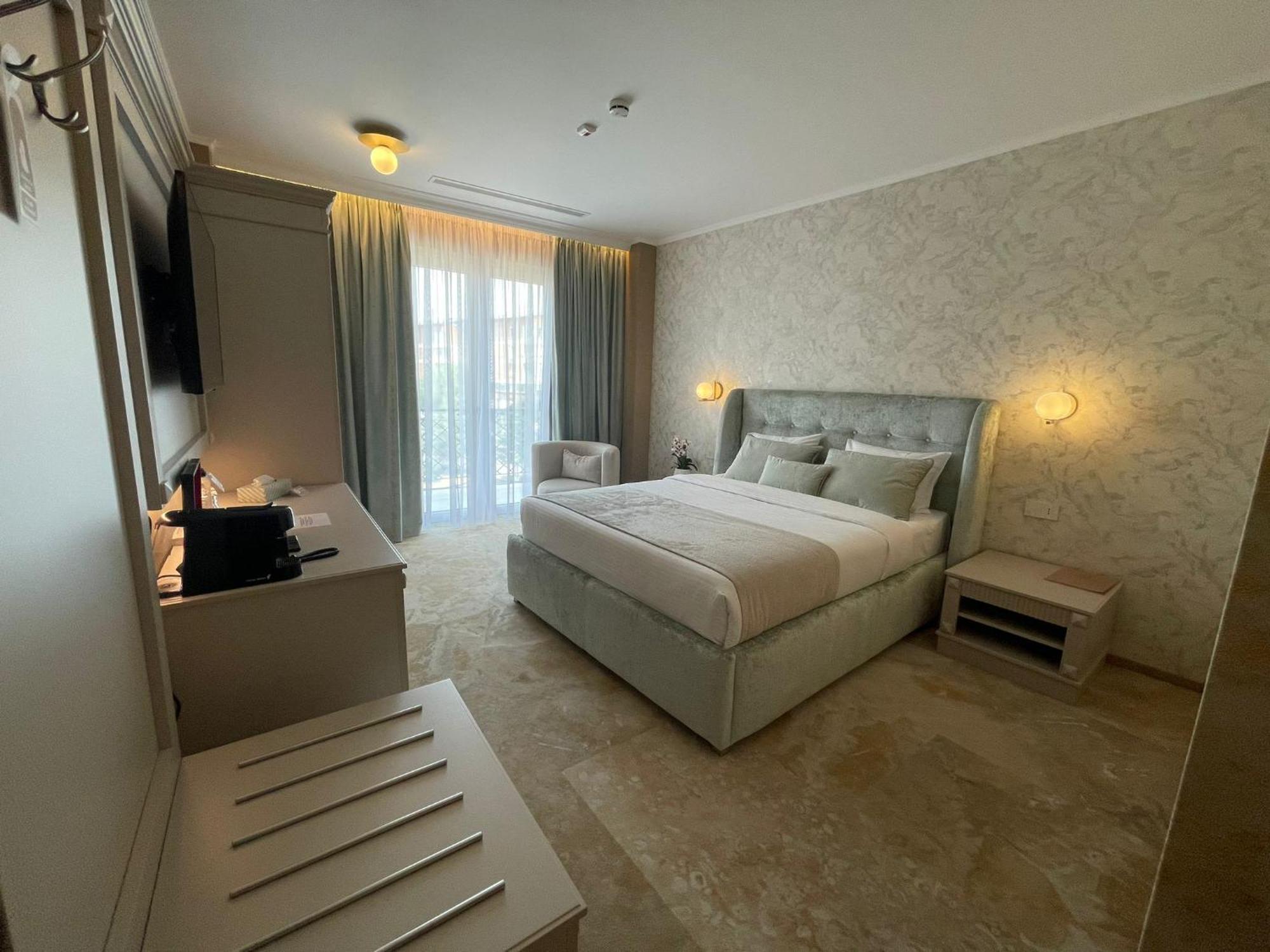 Boutique Hotel Bals エクステリア 写真