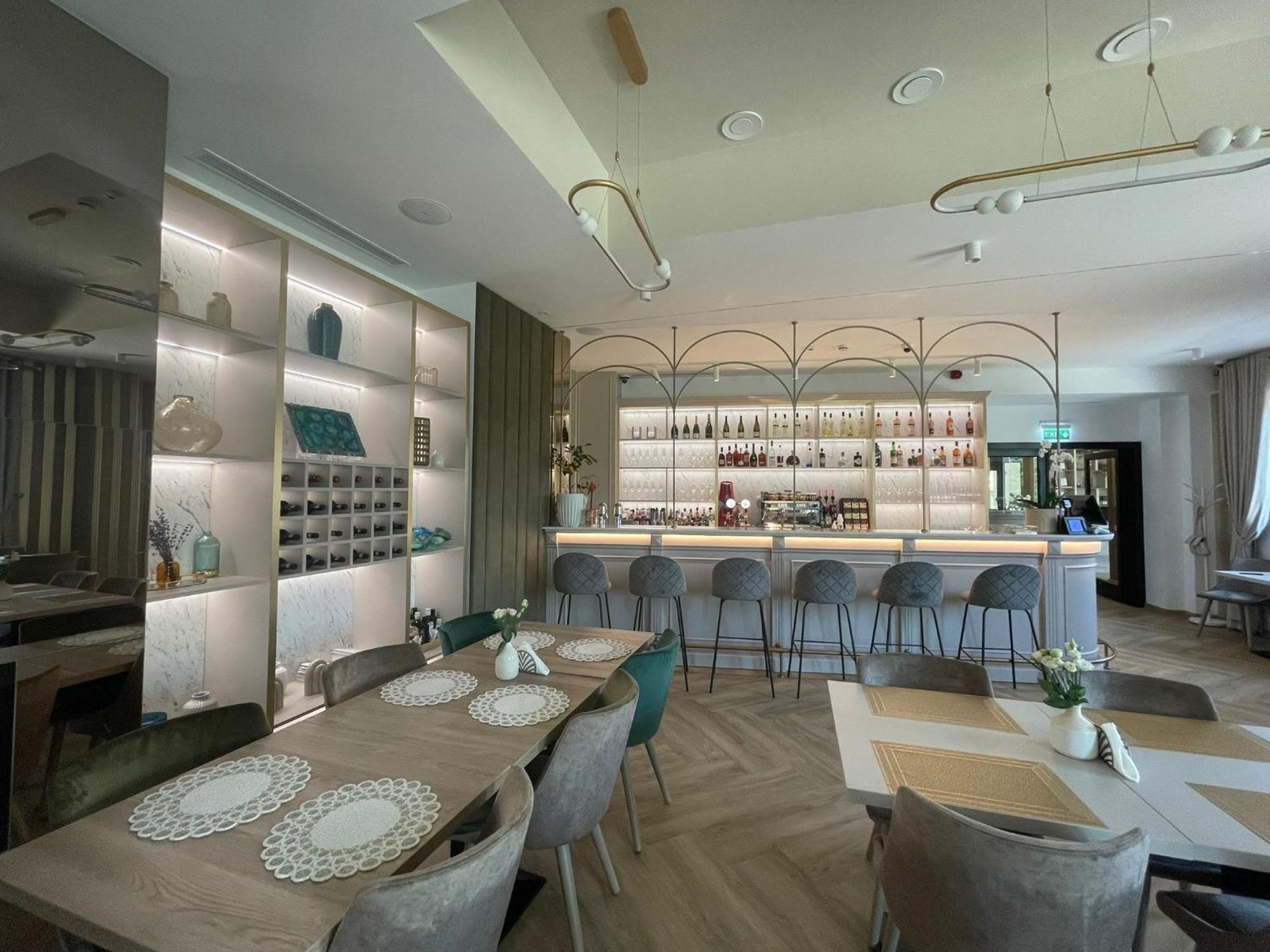 Boutique Hotel Bals エクステリア 写真