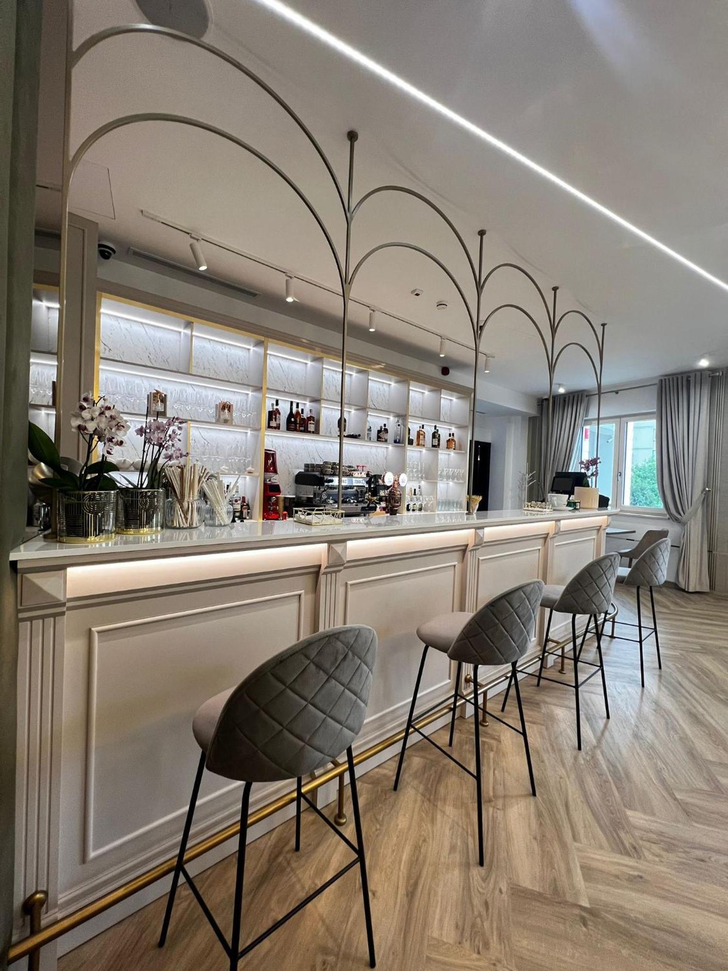 Boutique Hotel Bals エクステリア 写真